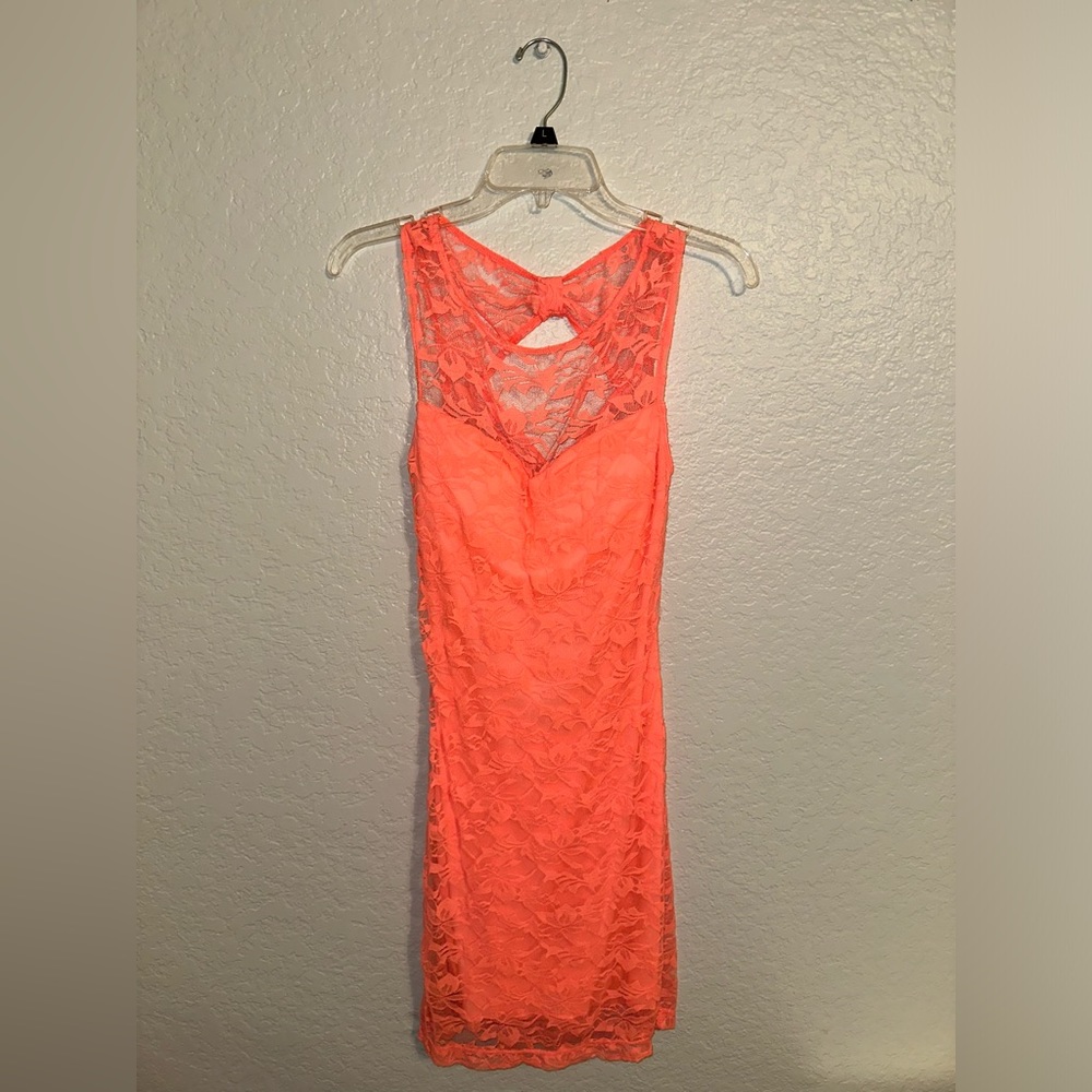 Windsor Midi Coral Bodycon Lacy Dress - Size Medium